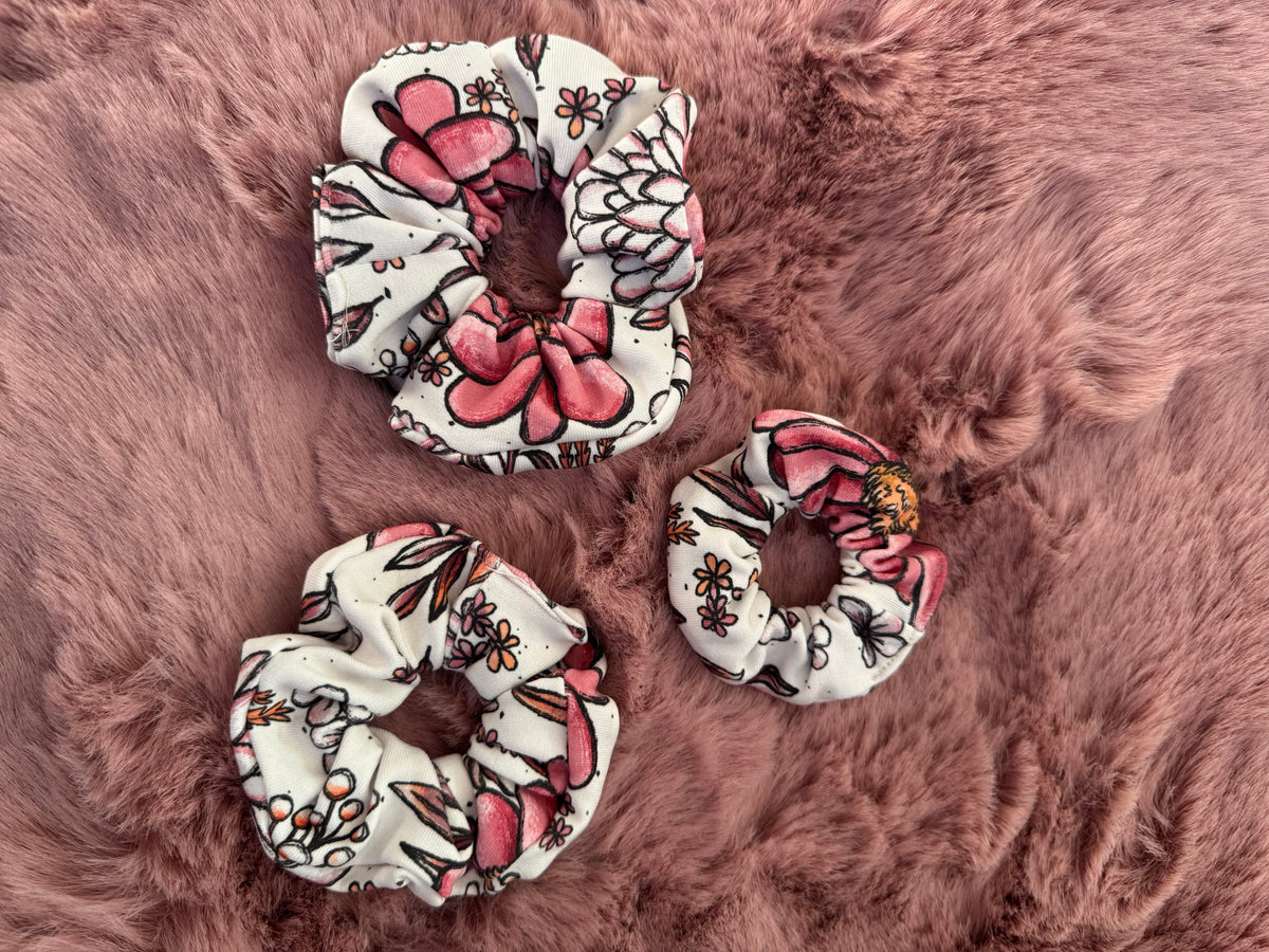 Handmade Scrunchie „Wildblumen“ – 3 Größen