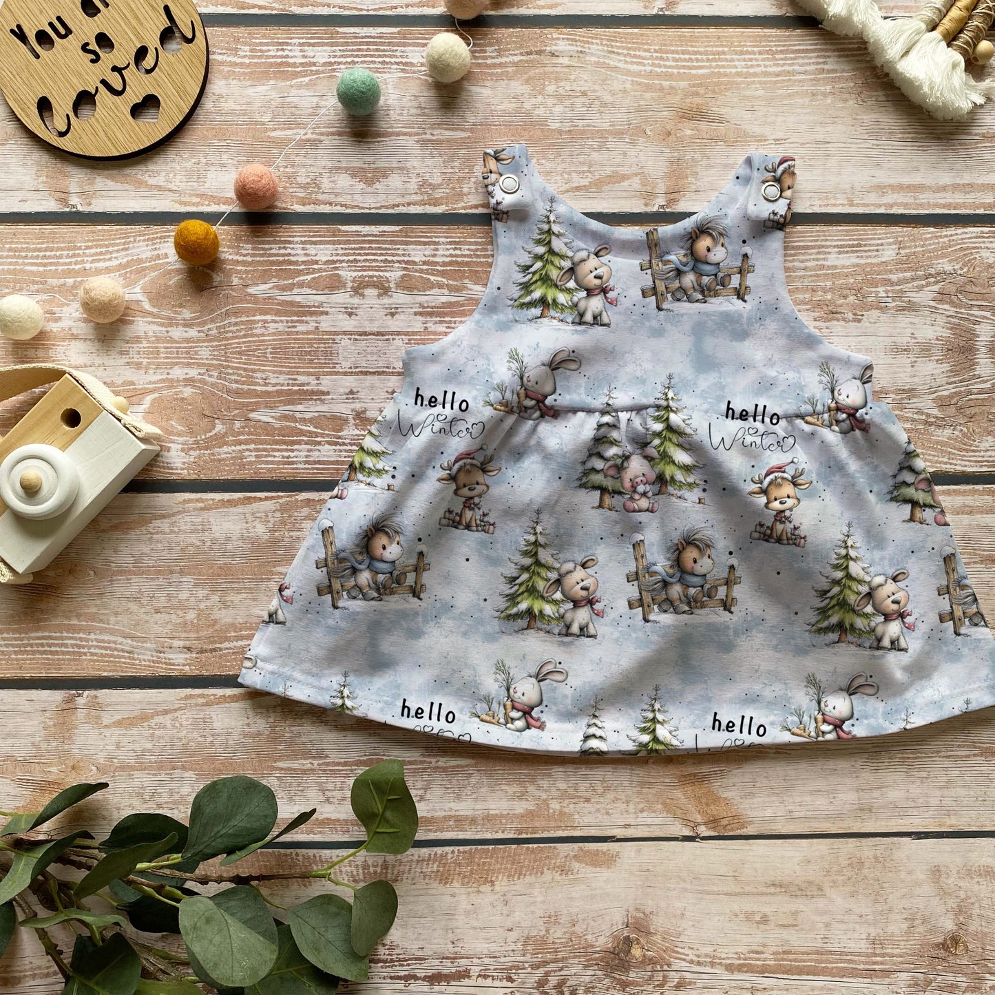 Handmade Latzkleid „Hello Winter“ | Gr. 56–104