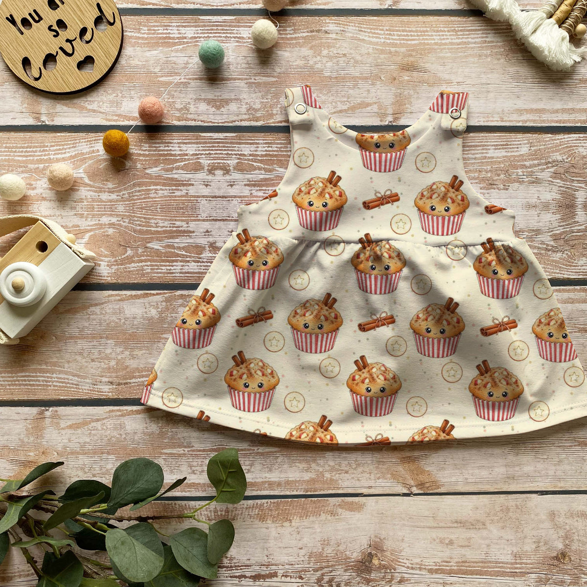 Handmade Latzkleid „Sweet Muffin“ | Gr. 56–104