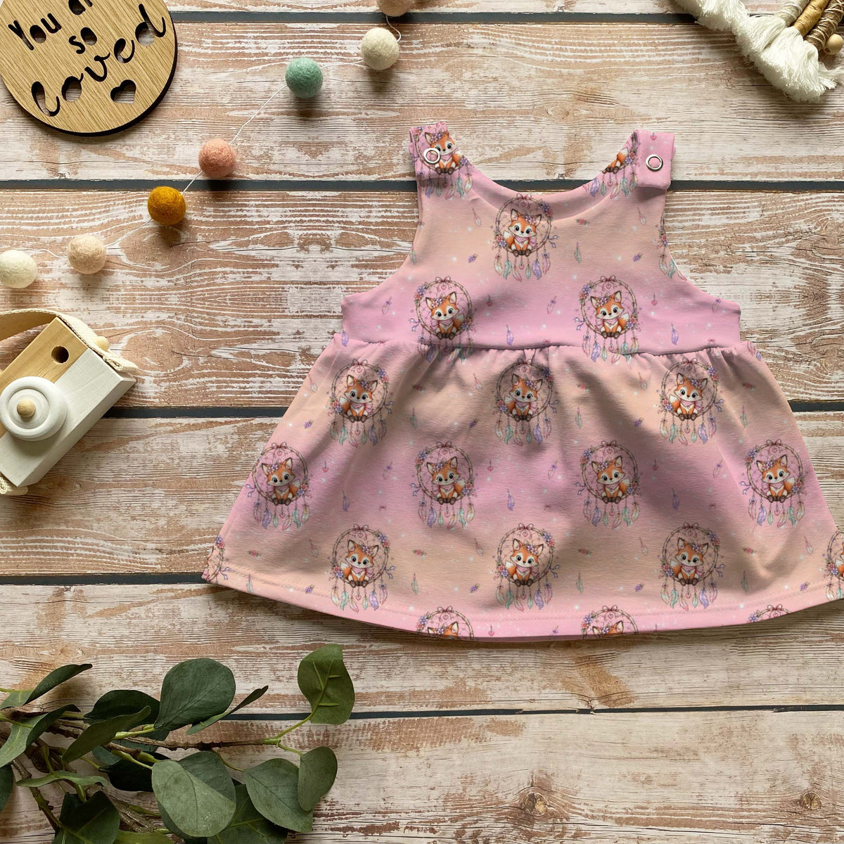 Handmade Latzkleid „Fox Dreamcatcher“ | Gr. 56–104