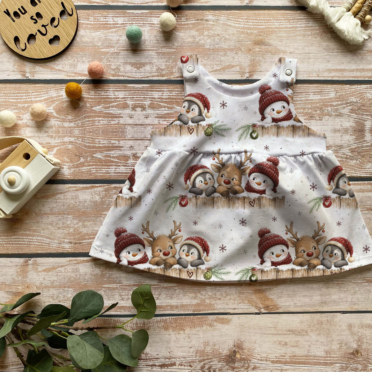 Handmade Latzkleid „Winter Friends“ | Gr. 56–104