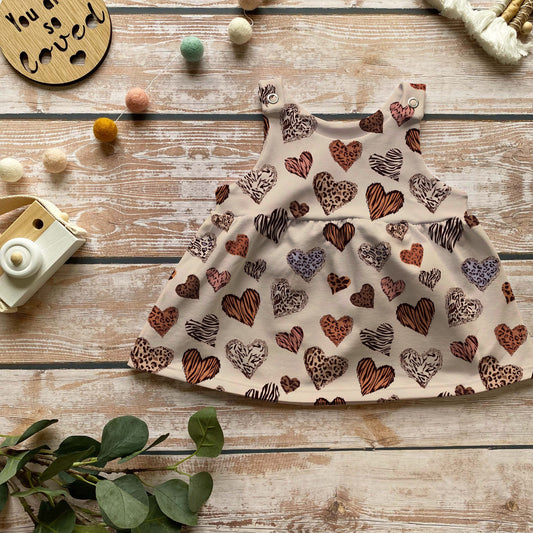 Handmade Latzkleid „Wild Heart“ | Gr. 56–104