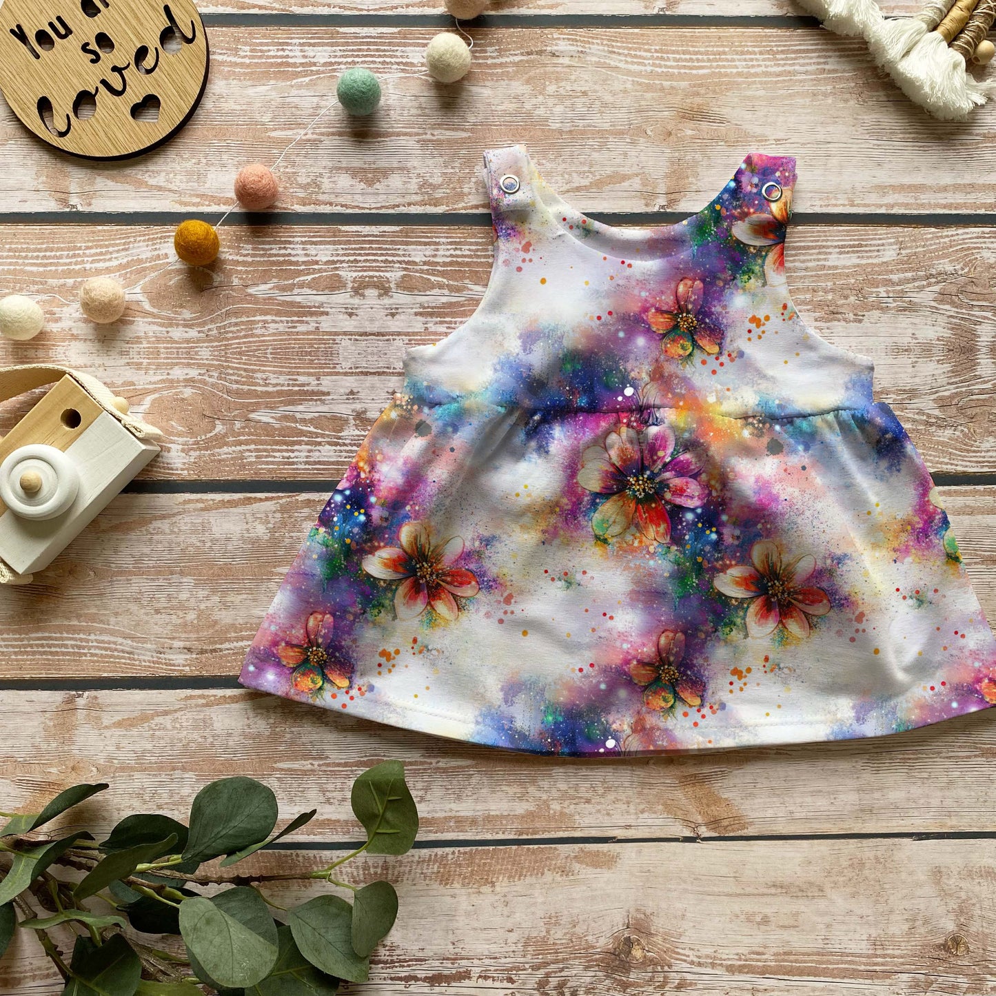 Handmade Latzkleid „Galaxieblüte“ | Gr. 56–104