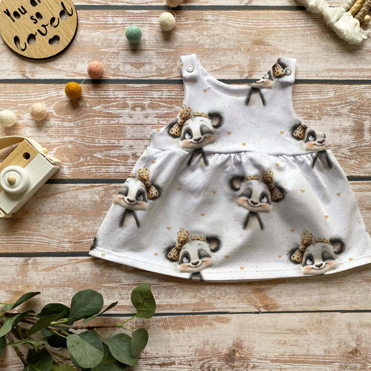 Handmade Latzkleid „Panda Queen“ | Gr. 56–104