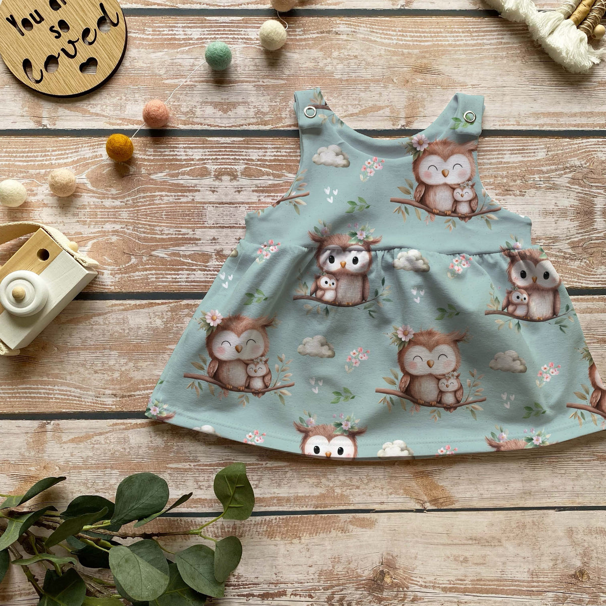 Handmade Latzkleid „Mama Owl“ | Gr. 56–104