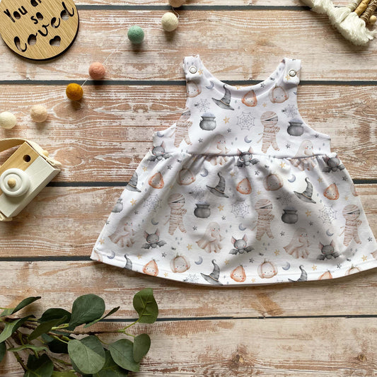 Handmade Latzkleid „Kleine Geisterstunde“ | Gr. 56–104