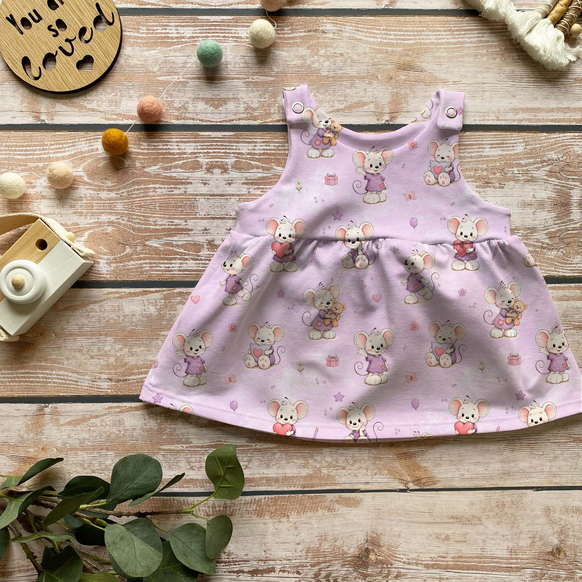 Handmade Latzkleid „Sweet Mouse“ | Gr. 56–104