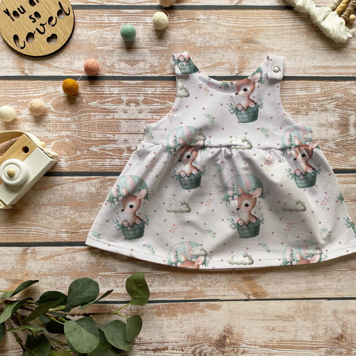 Handmade Latzkleid „Deer in the Sky“ | Gr. 56–104