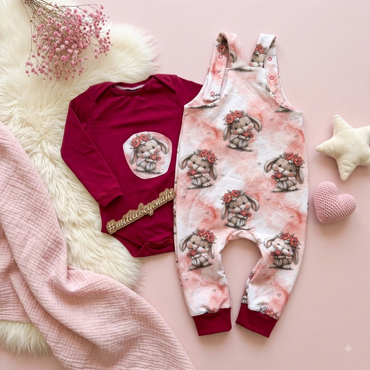 Handmade Latzhose Set „Frühlingshase“ | Gr. 56–104