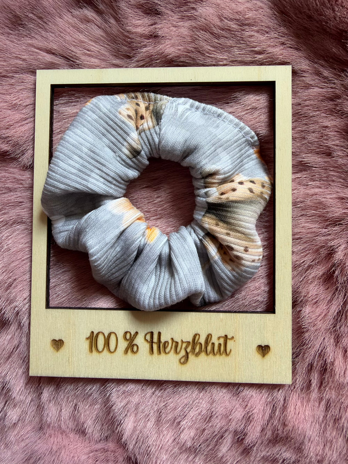 Handmade Scrunchie „Leo-Katze“ – 3 Größen