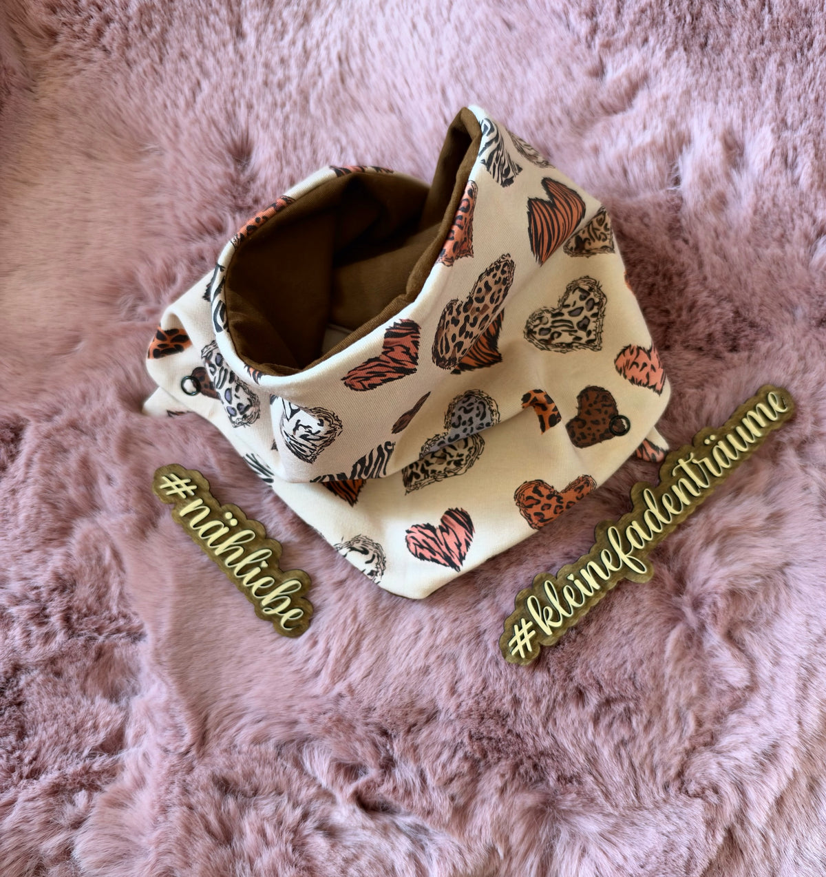 Handmade Kinderhalstuch „Wilde Herzen“ | 2–4 Jahre