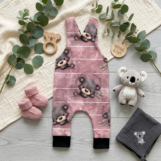 Handmade Latzhose „Winterbärchen“ | Gr. 56–104