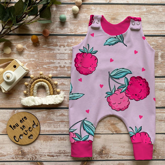 Handmade Strampler „Kleine Himbeere“