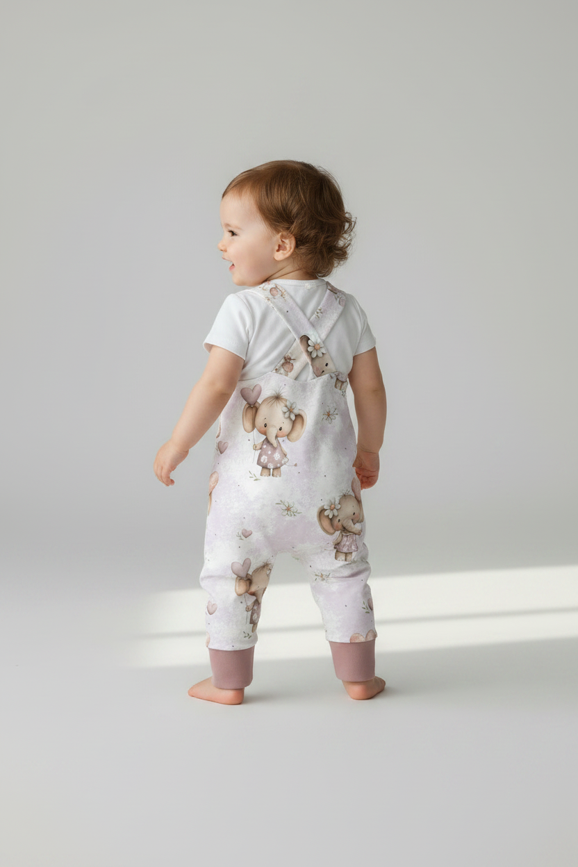 Elefant Latzhose von hinten