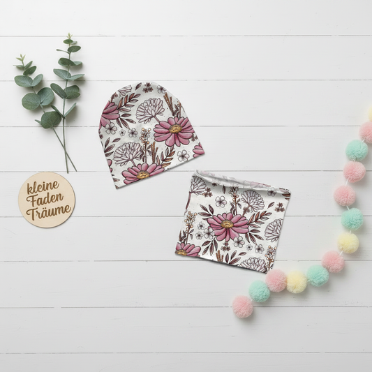 Flatlay Blumen-Mütze & Loop – Kleine Faden Träume Stil