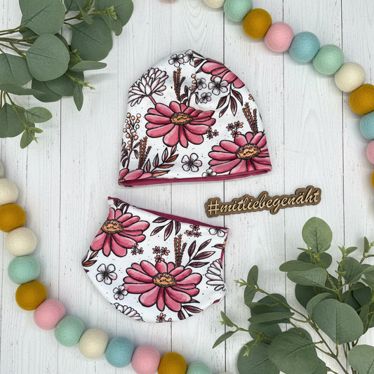 Flatlay Mützen-Halstuch-Set Wildblumen Rosa