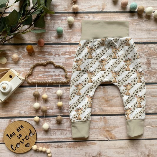 Giraffe Leopard Pumphose Flatlay