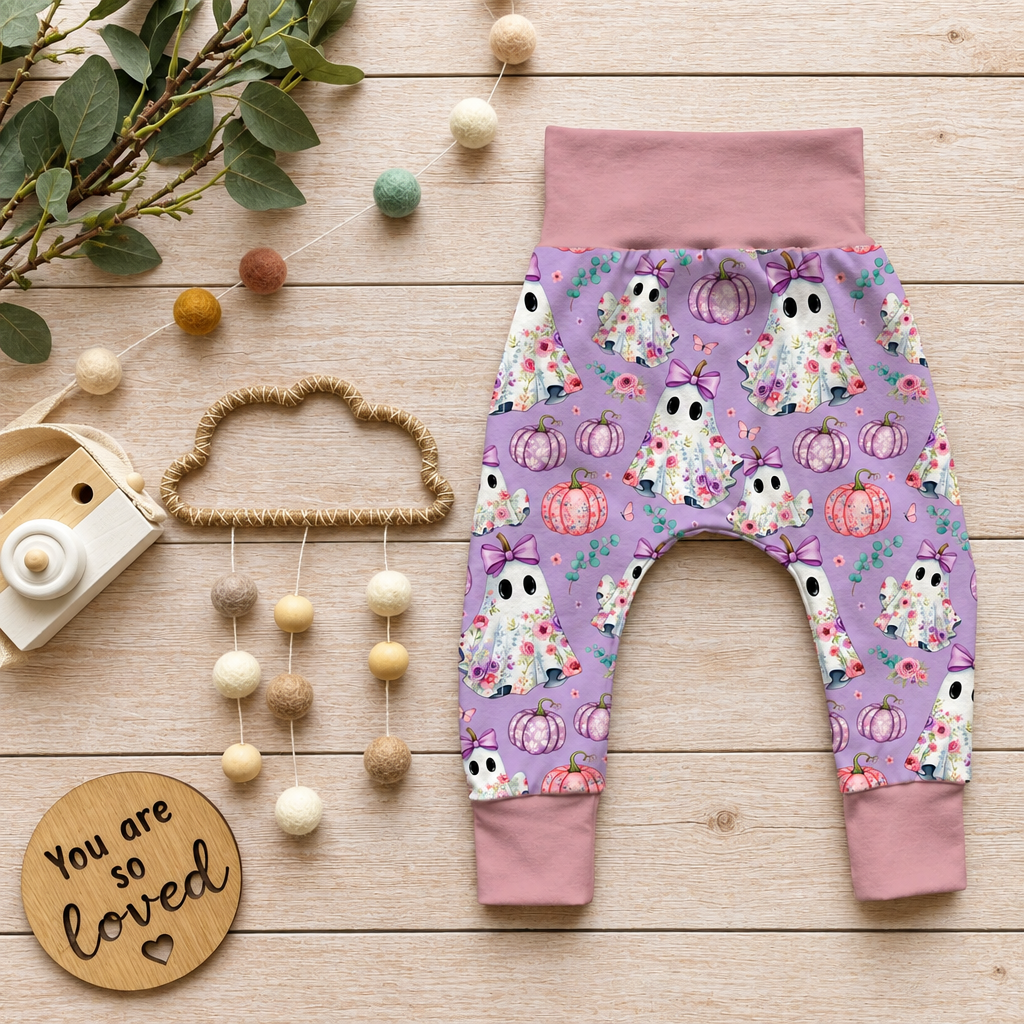 Girly Ghosts Pumphose Flatlay