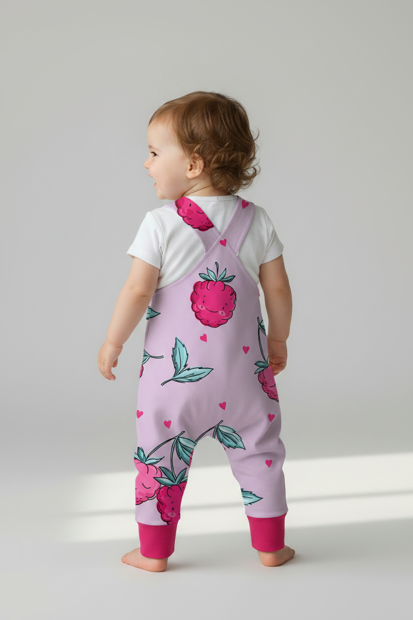 Himbeere Latzhose von hinten