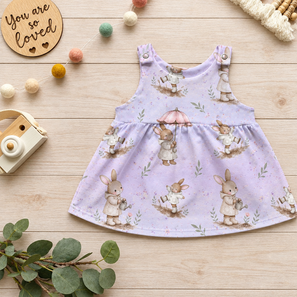 Rainy Bunnies Latzkleid Flatlay