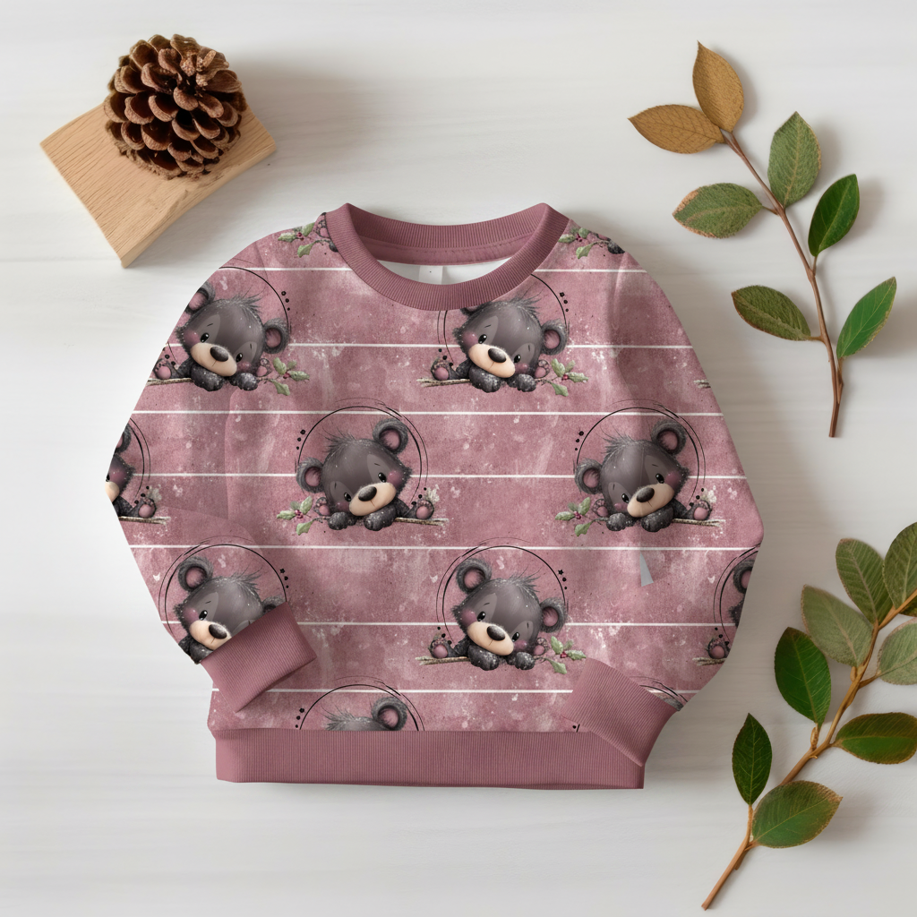Teddybär-Pullover mit Altrosa-Bündchen 1:1