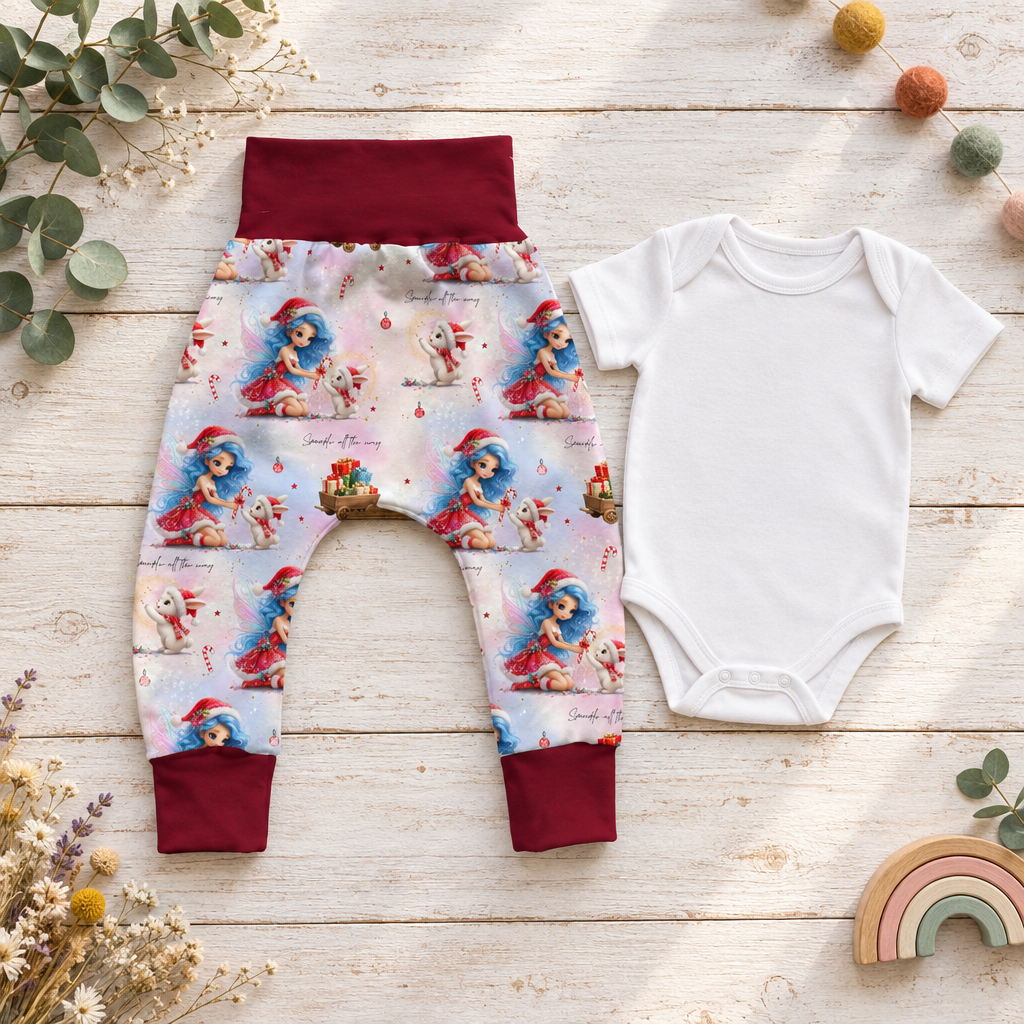 Weihnachtliche Pumphose und Body als Flatlay